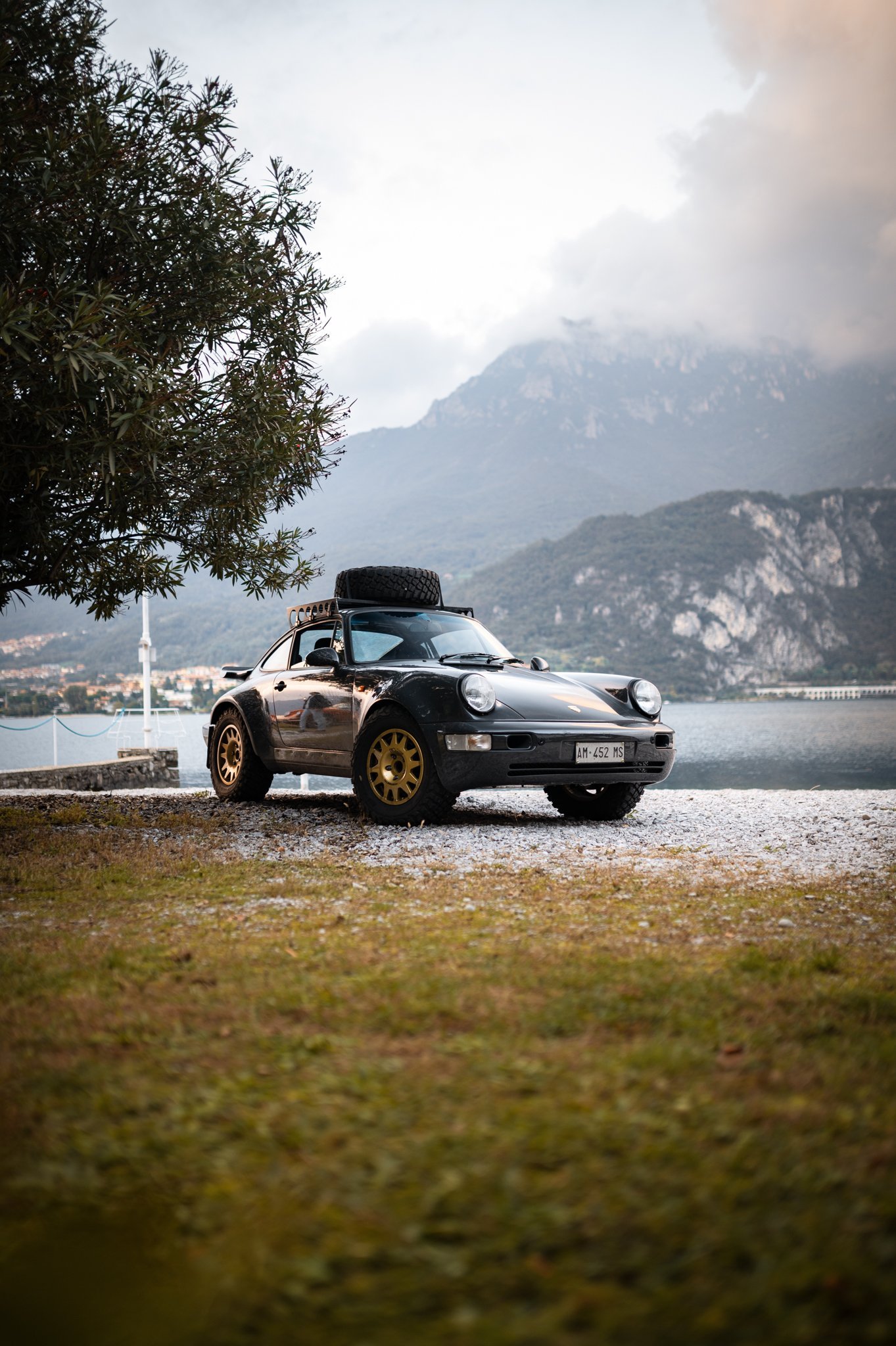 1363x2048, 443 Kb / автомобиль, классика, ретро, porsche, горы, колесо, запаска