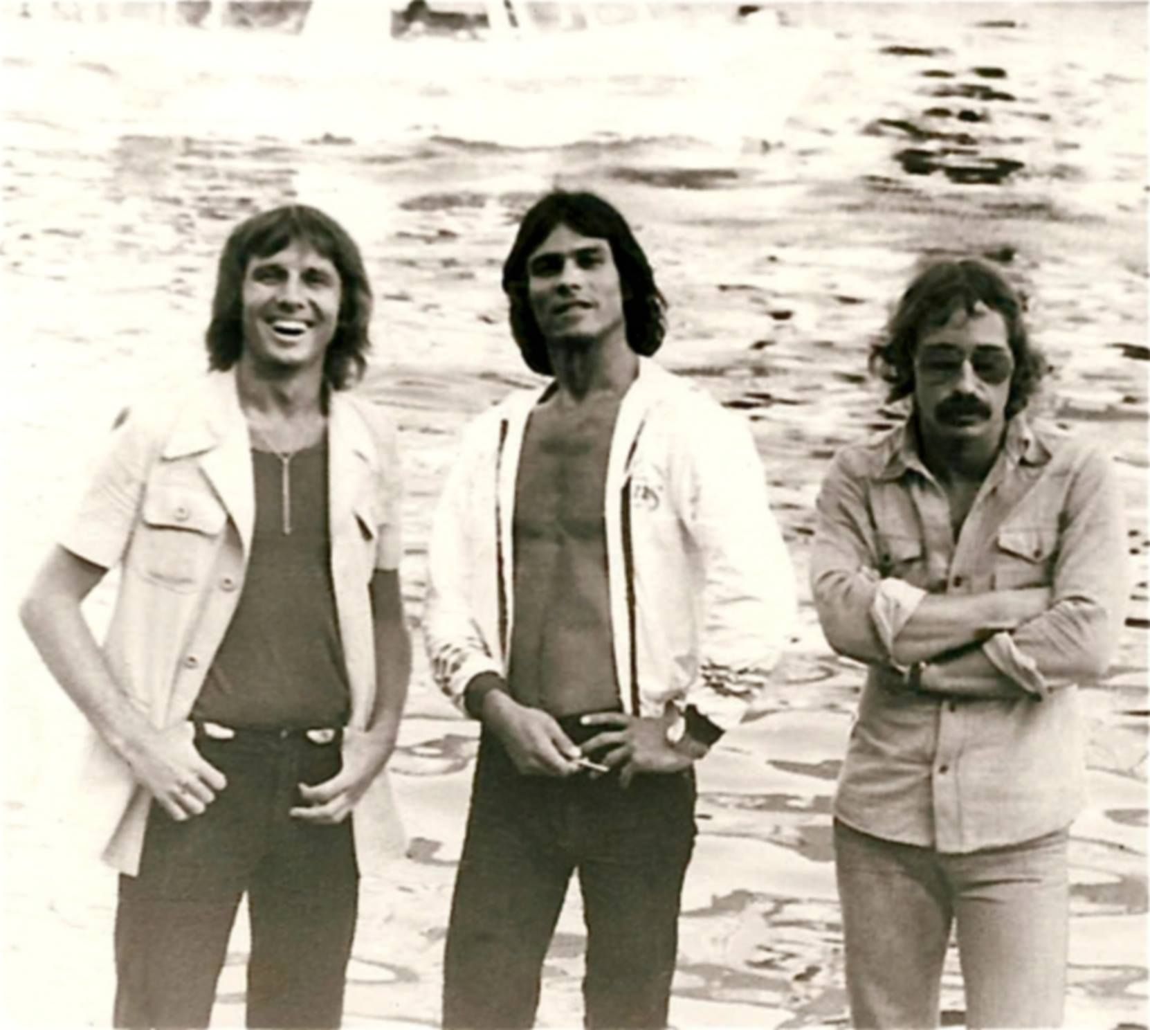 1662x1488, 169 Kb / Юрий Лоза, Бари Алибасов, Юрий Сандлер, Интеграл, джинсы, очки, рубаха, рубашка