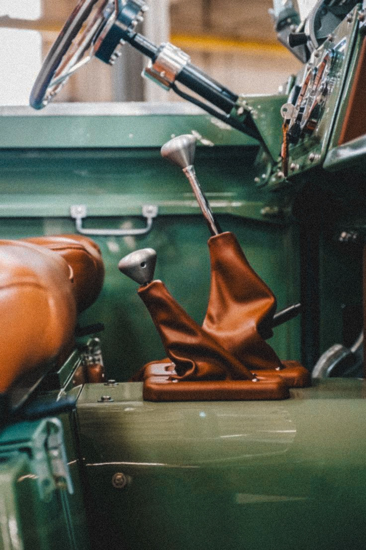 1472x2208, 635 Kb / салон, приборная, панель, рычаг, коробка передач, руль