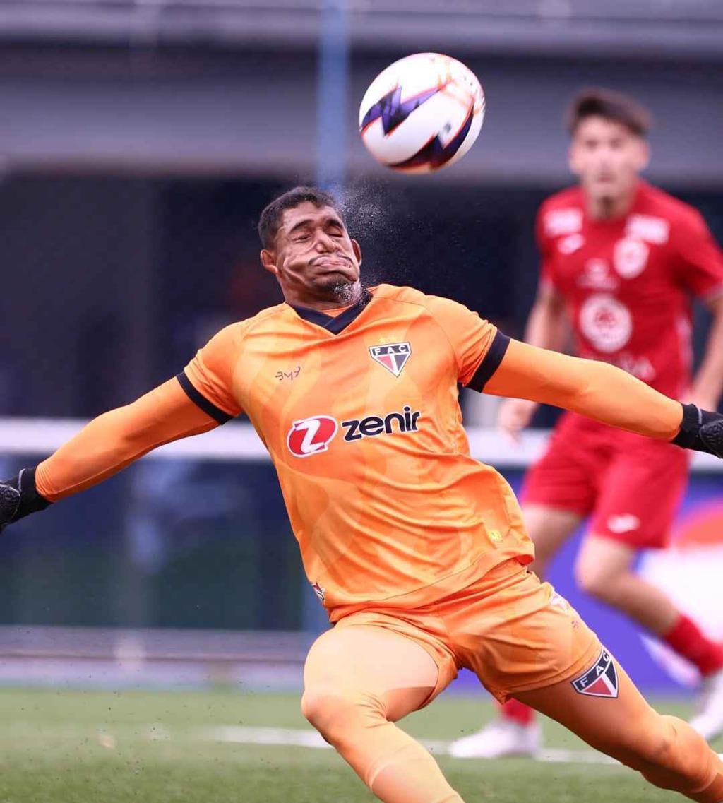 1024x1137, 122 Kb / Футбол, вратарь, лицо, мяч