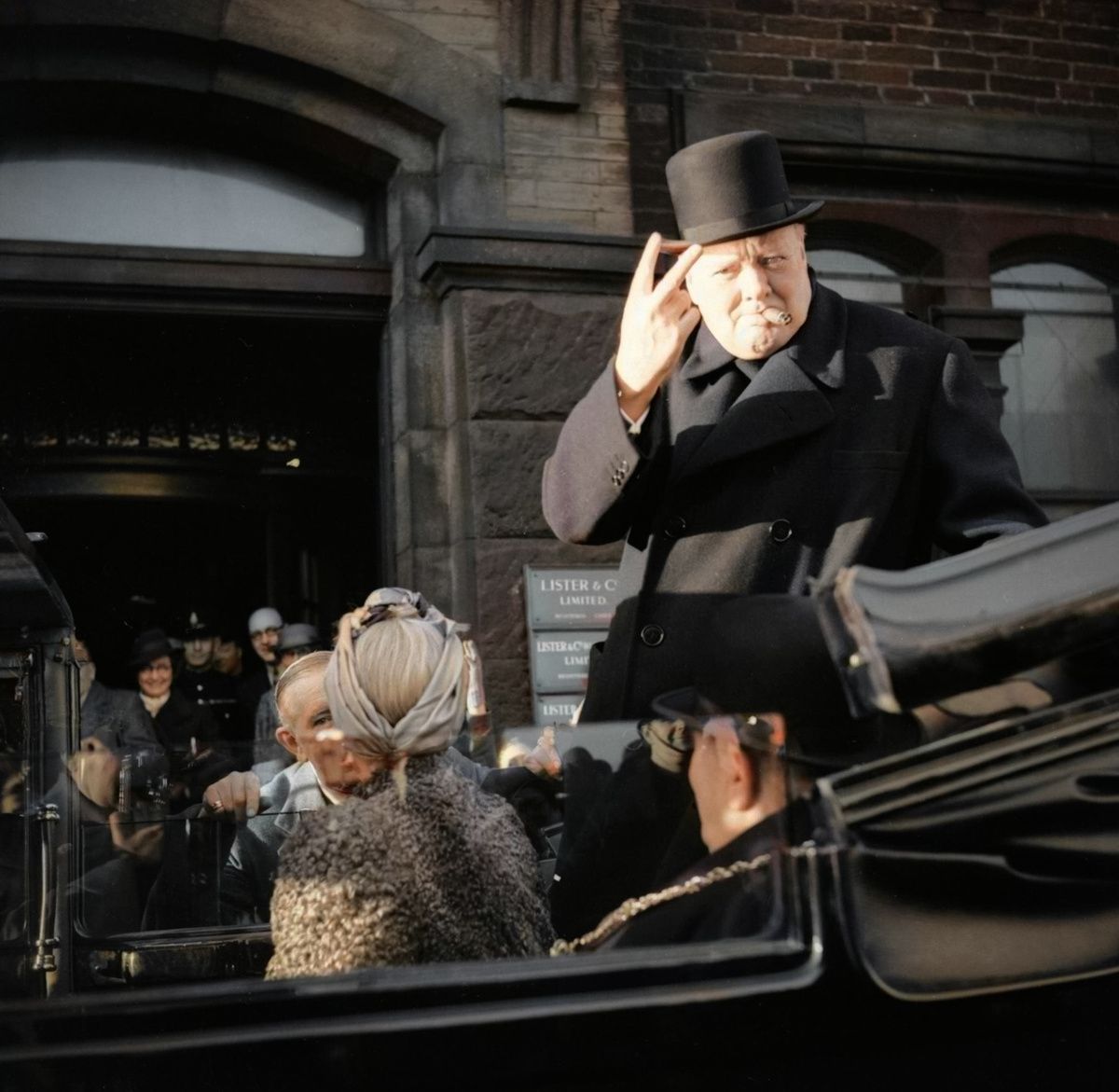 1200x1171, 143 Kb / Уинстон Черчилль, сигара, цилиндр, пальто, Победа, Victory