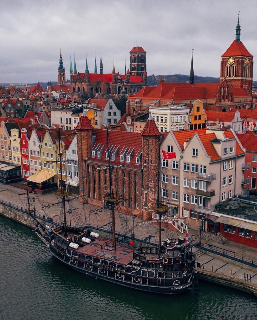 1070x1334, 437 Kb / Город, Польша, корабль