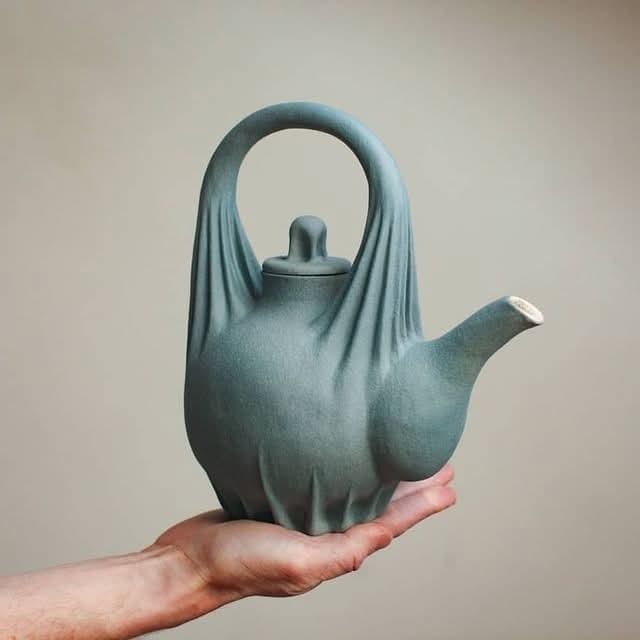 640x640, 23 Kb / чайник, рука