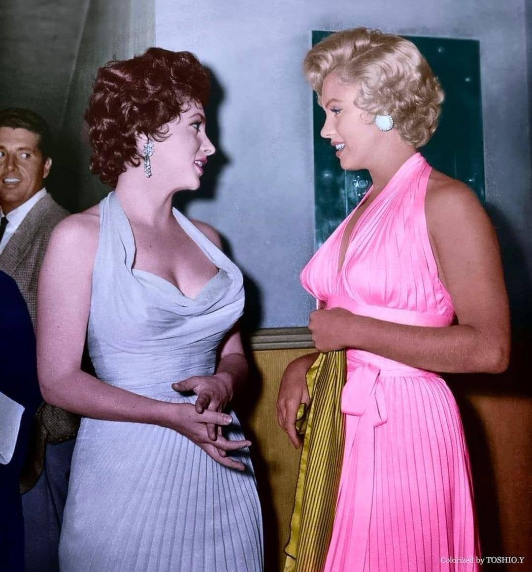 1080x1162, 242 Kb / Мэрилин Монро, платье