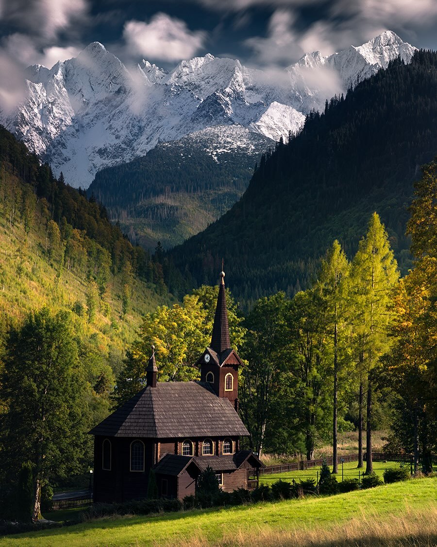 900x1125, 304 Kb / Церковь, горы, Словакия, Татры