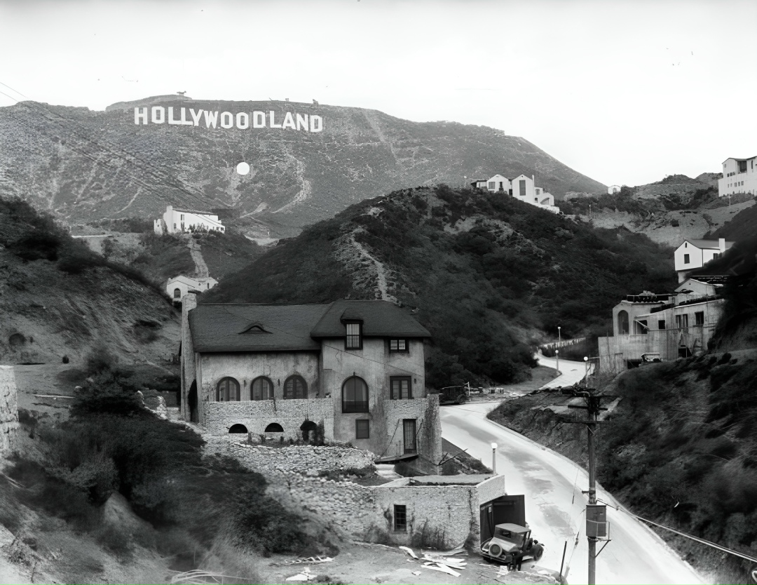 1080x834, 374 Kb / Голливуд, горы, холмы, ч/б, Hollywoodland, надпись, буквы, Лос-Анджелес, США