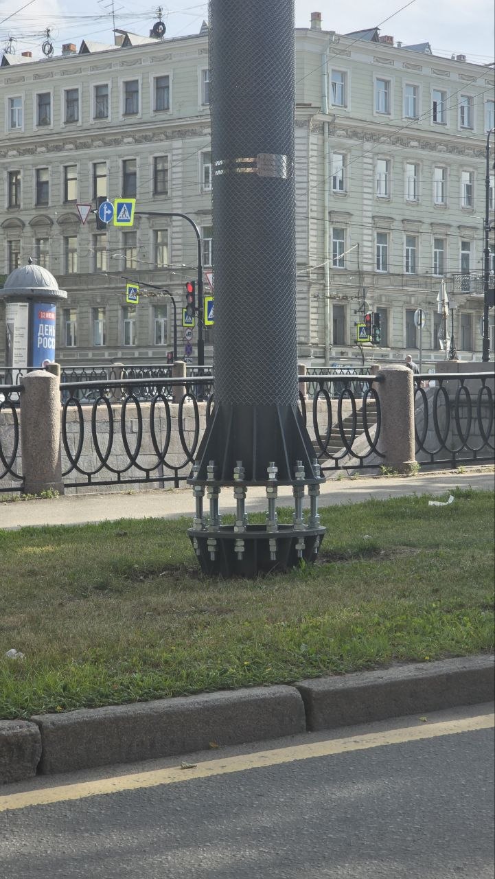 721x1280, 212 Kb / Столб, шпилька, гайка, Санкт-Петербург