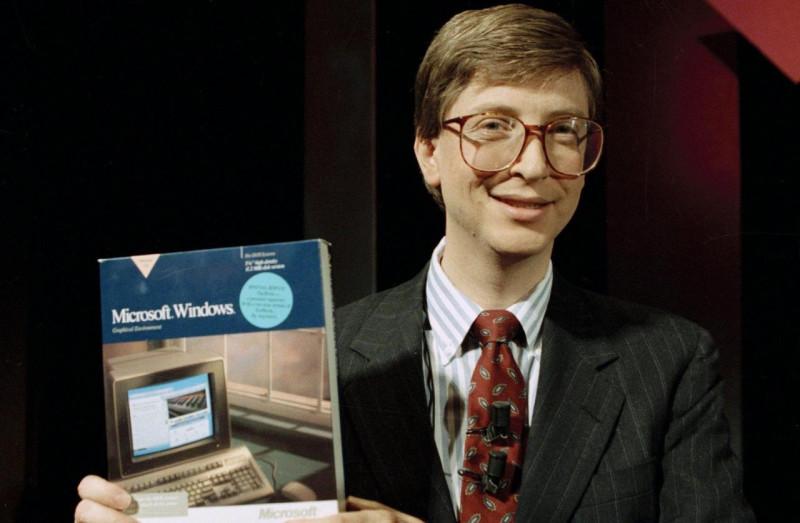 800x523, 37 Kb / Билл Гейтс, Windows, пиджак, очки, галстук, коробка