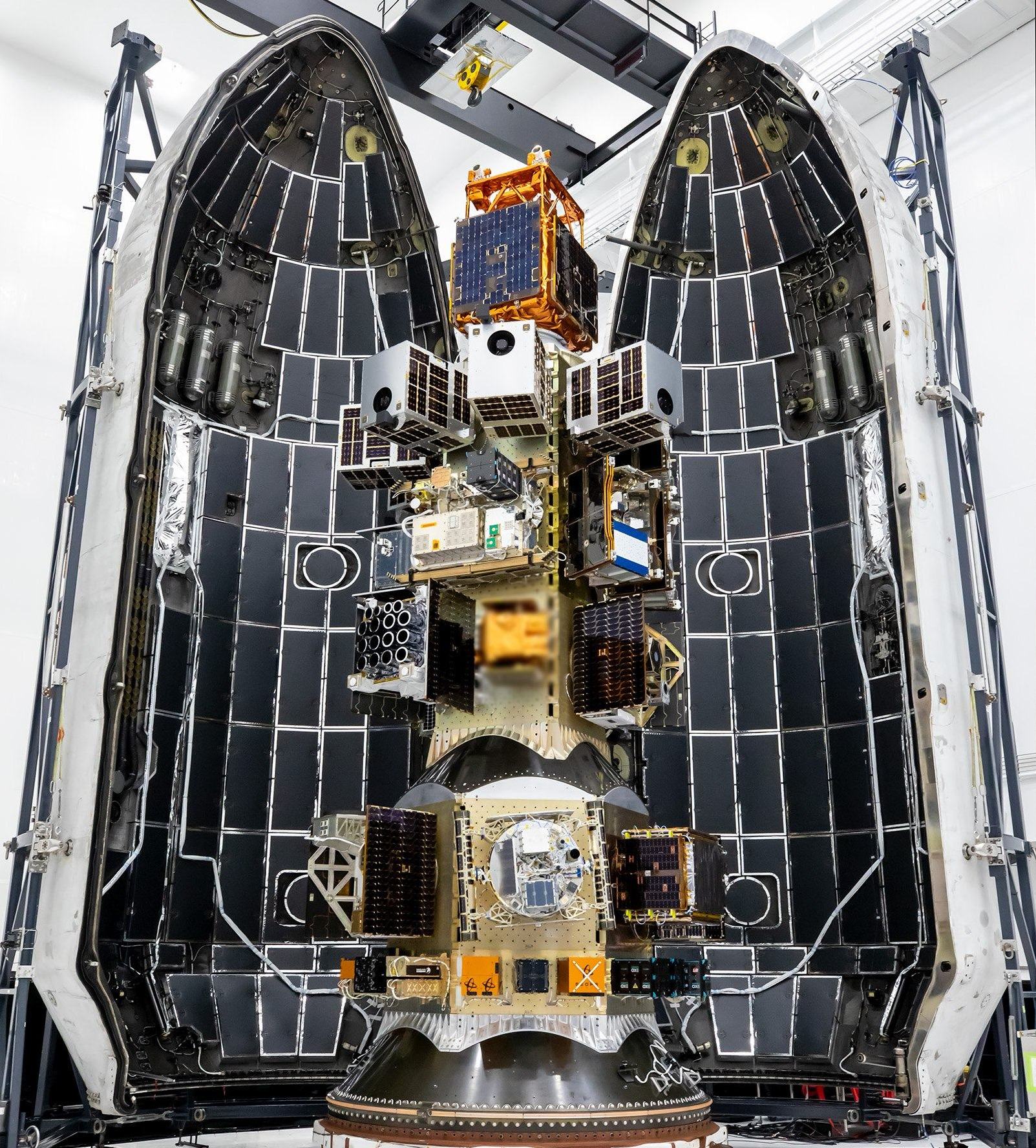 1603x1777, 608 Kb / космос, NASA, спутник, SpaceX