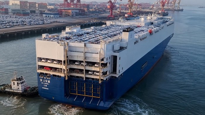 700x393, 83 Kb / Китай, судно, автовоз, электромобиль, Tesla