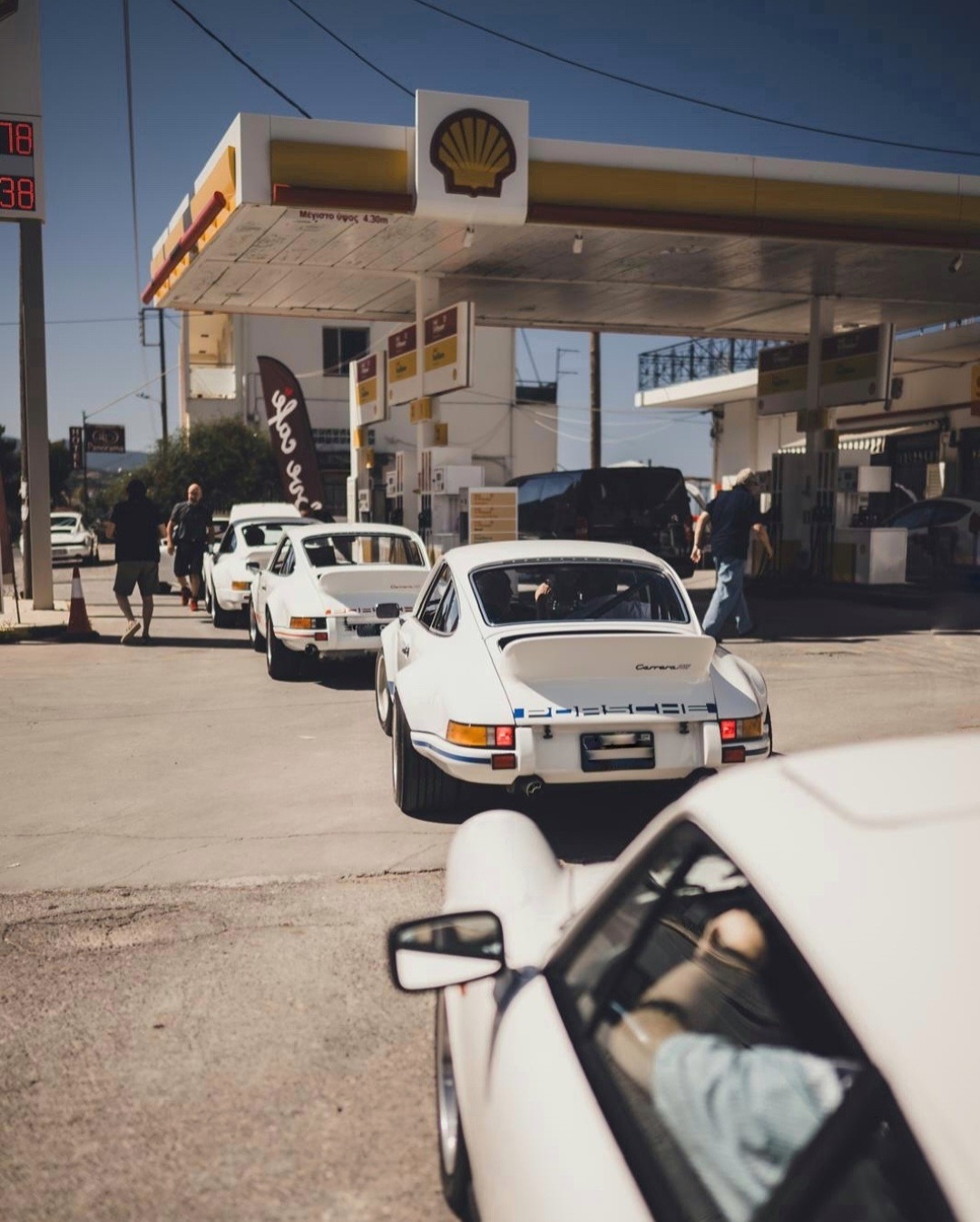 1080x1346, 259 Kb / автомобиль, классика, ретро, Porsche, АЗС, Shell