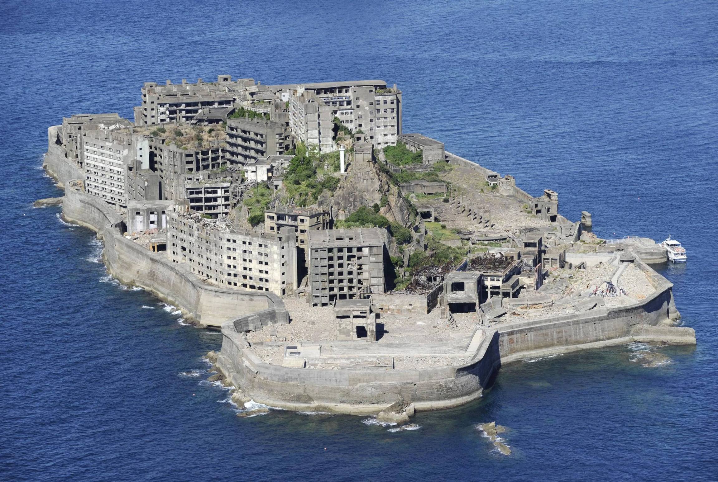 2304x1548, 617 Kb / Япония, остров, заброшка, шахта, Hashima, Battleship Island