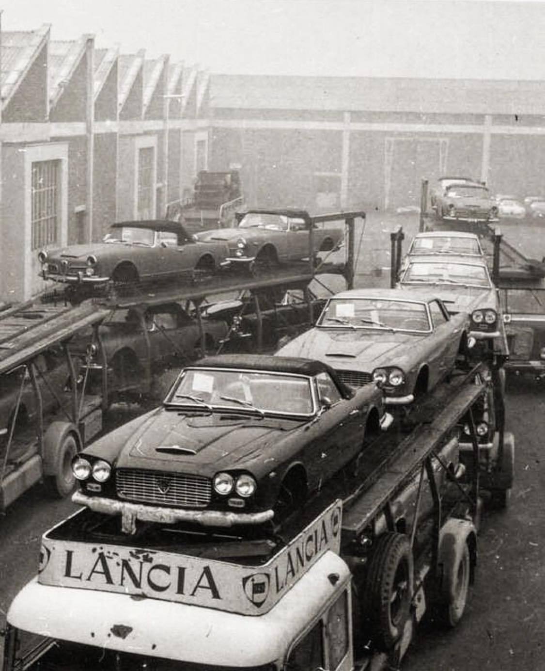 1125x1384, 150 Kb / автомобиль, классика, ретро, Lancia, автовоз, кабриолет, ч/б