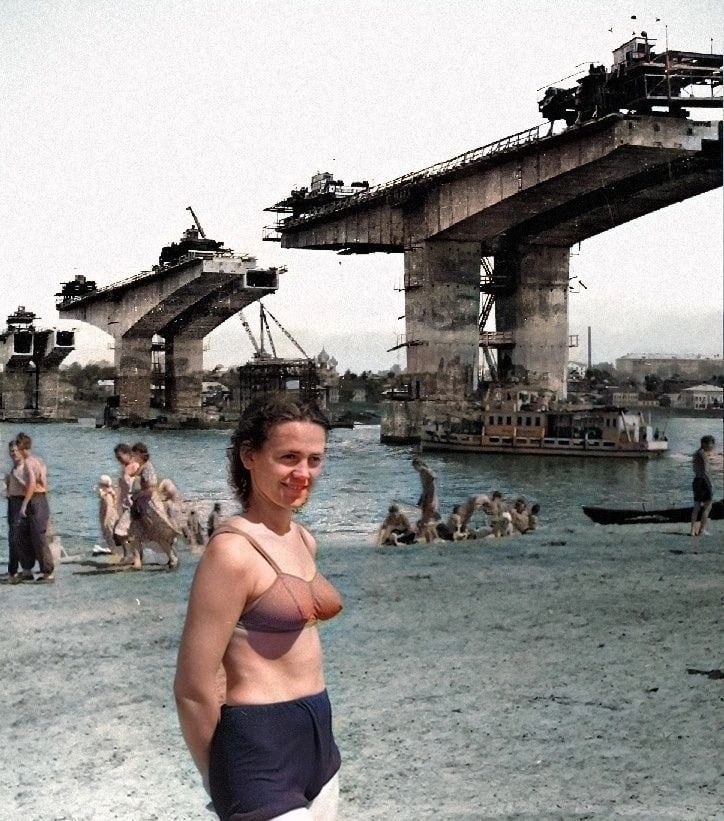 724x821, 146 Kb / Мост, река, бикини, стройка, СССР, Волга