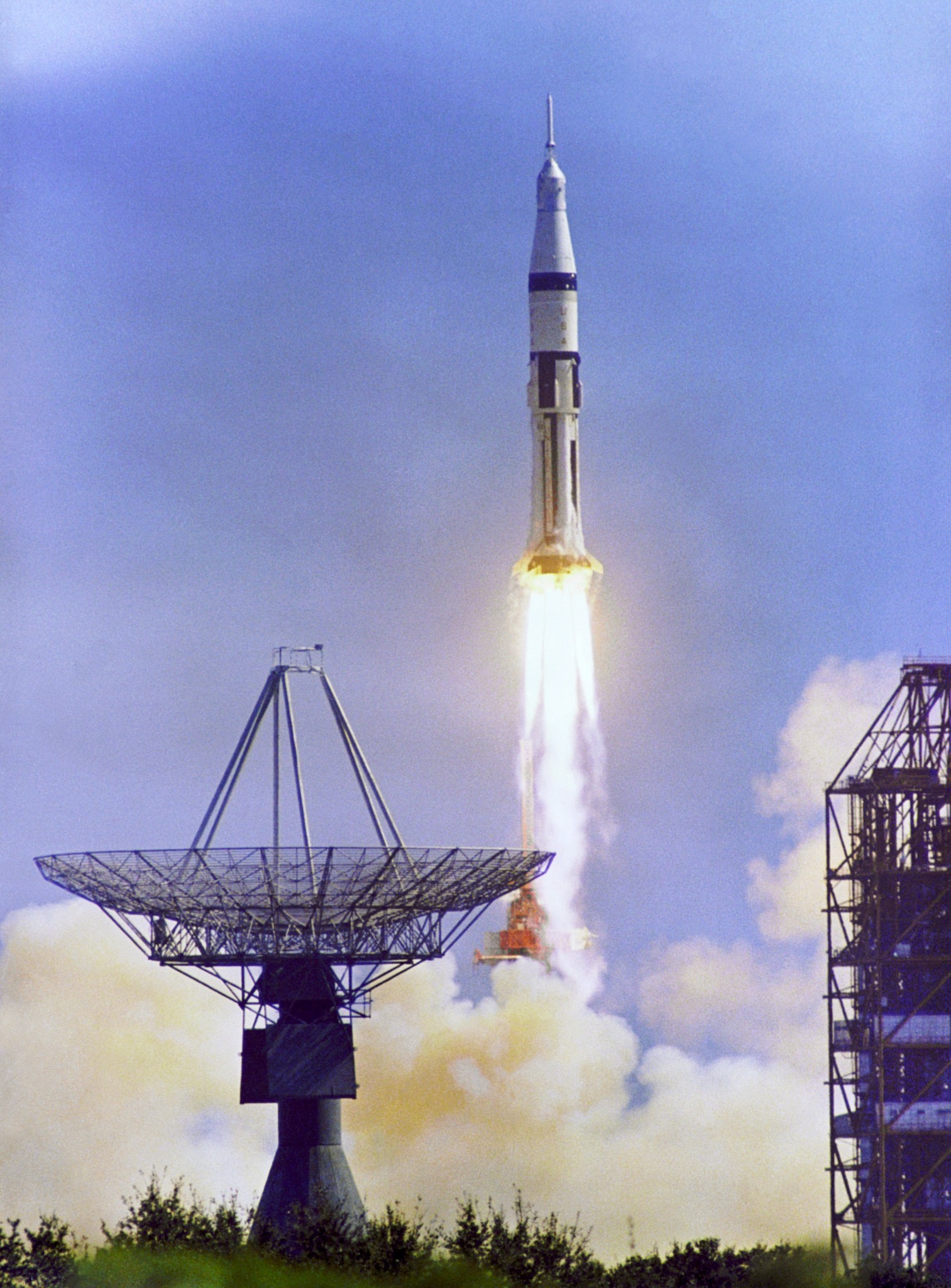 1513x2048, 603 Kb / Apollo, ракета, старт, пуск, антенна, NASA, США