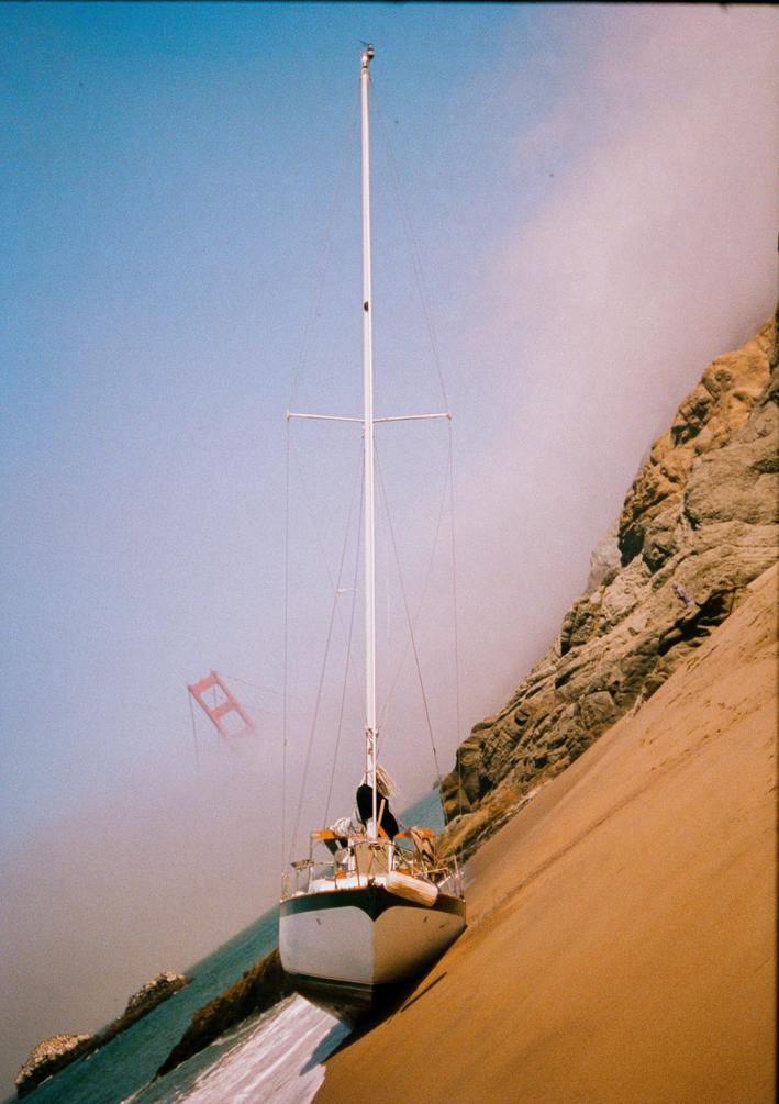 709x1005, 77 Kb / Золотые Ворота, Golden Gate Bridge, мост, пляж, песок, яхта, США