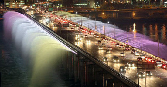 550x289, 44 Kb / мост, фонтан, сеул