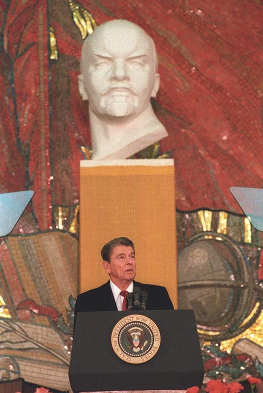 535x800, 103 Kb / рейган, ленин, ссср