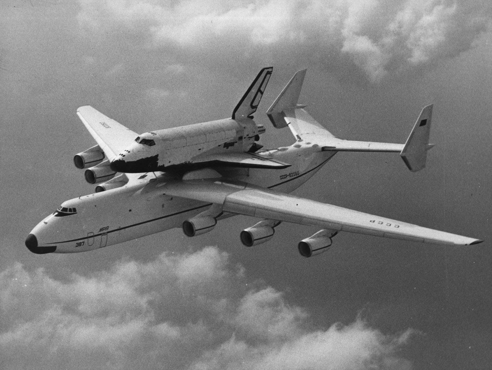 1692x1272, 255 Kb / Мрия, самолет, грузовик, Буран, Ан-225