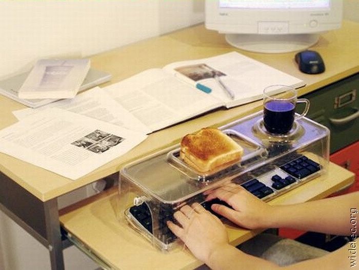 700x527, 82 Kb / клавиатура, тост, кофе
