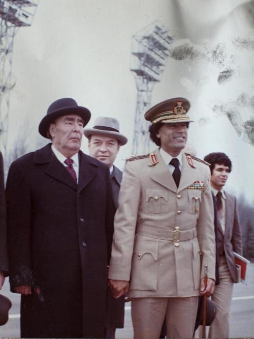 500x666, 48 Kb / брежнев, каддафи