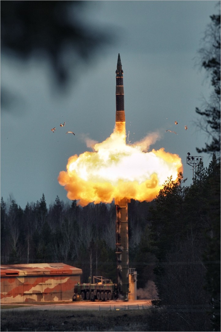 722x1082, 135 Kb / ракета, запуск, МБР, пиздец