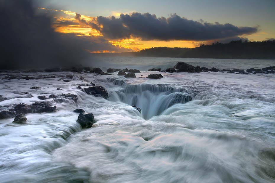 930x618, 95 Kb / вода, закат, камни, водопад