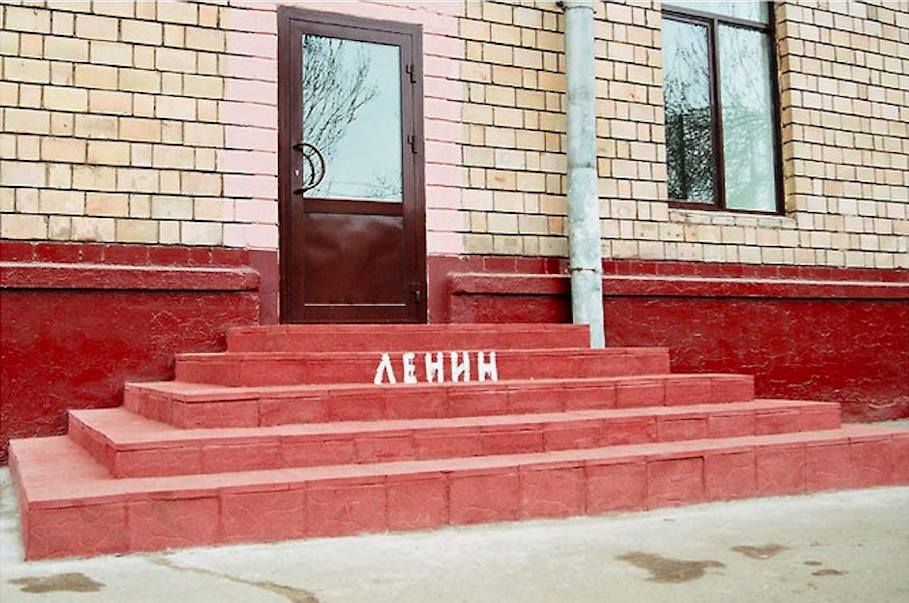 909x603, 95 Kb / мавзолей, ступеньки, ленин, лестница