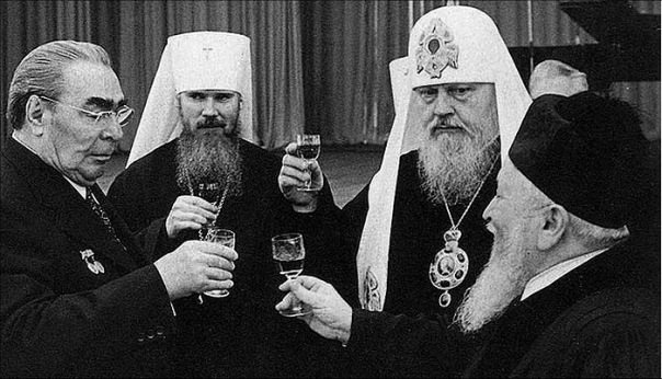 604x346, 90 Kb / брежнев, духовенство, ч/б