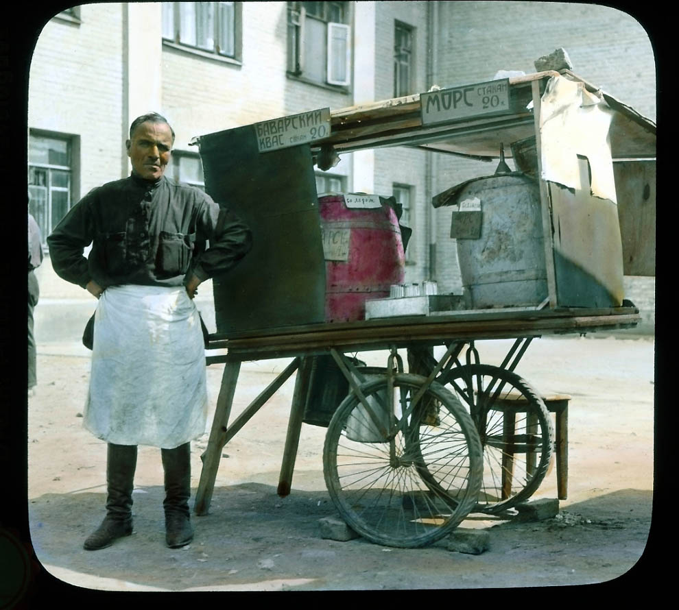 990x890, 155 Kb / баварский, квас, морс, тележка, кирпичи, торговец, фартук