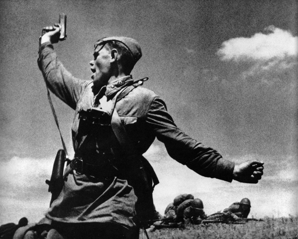 1024x820, 245 Kb / комбат, война, вов, пистолет, в атаку
