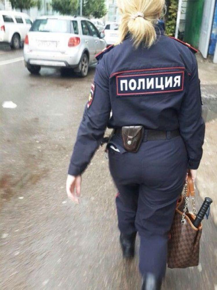 750x1001, 88 Kb / полиция, девушка, сумка, дубинка