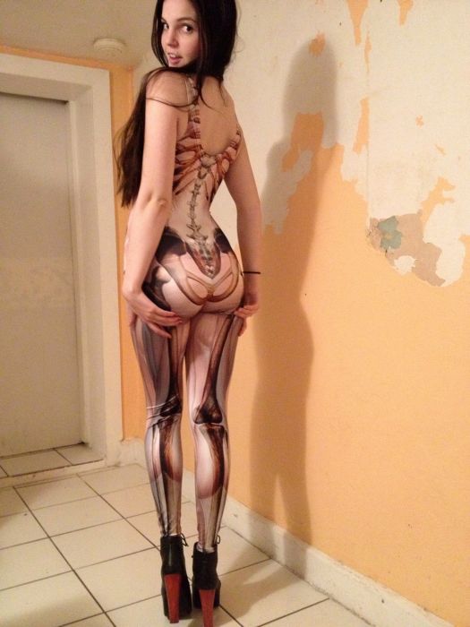 525x700, 44 Kb / девушка, жопа, скелет, Tabitha Rose McClellan