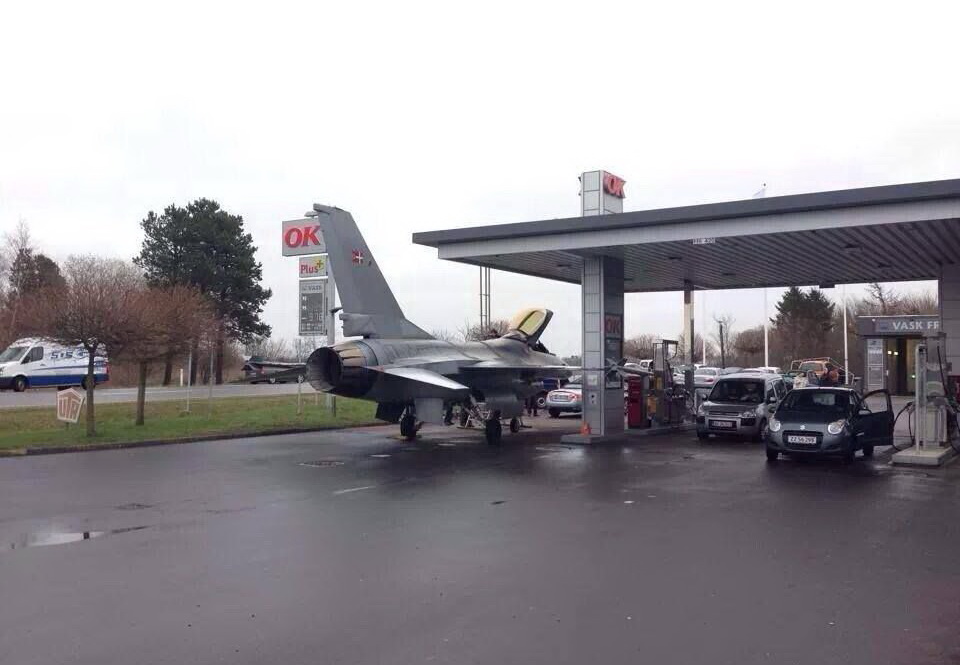 960x665, 118 Kb / самолёт, заправка, истребитель