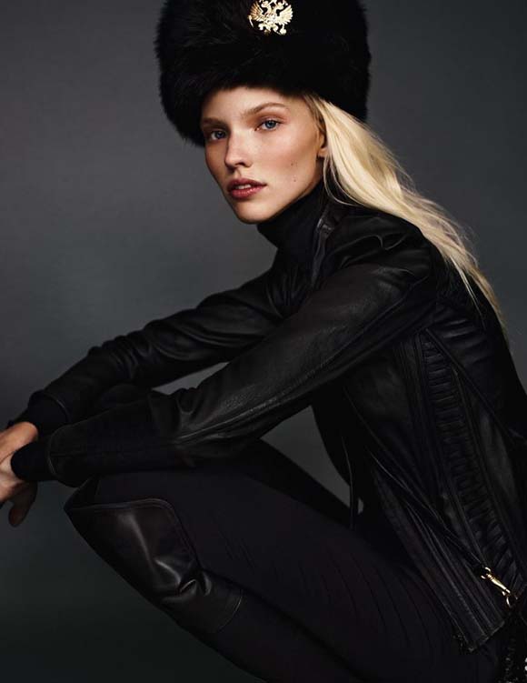 580x751, 40 Kb / Саша Лусс, девушка, блондинка, герб россии, Sasha Luss