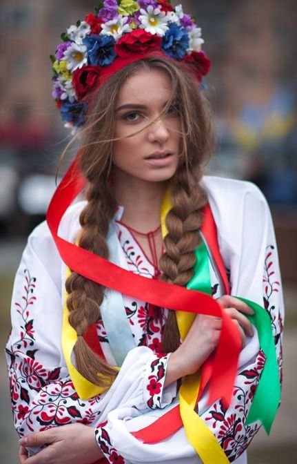 431x672, 52 Kb / венок головной, девушка, шатенка, коса, костюм традиционный, украина