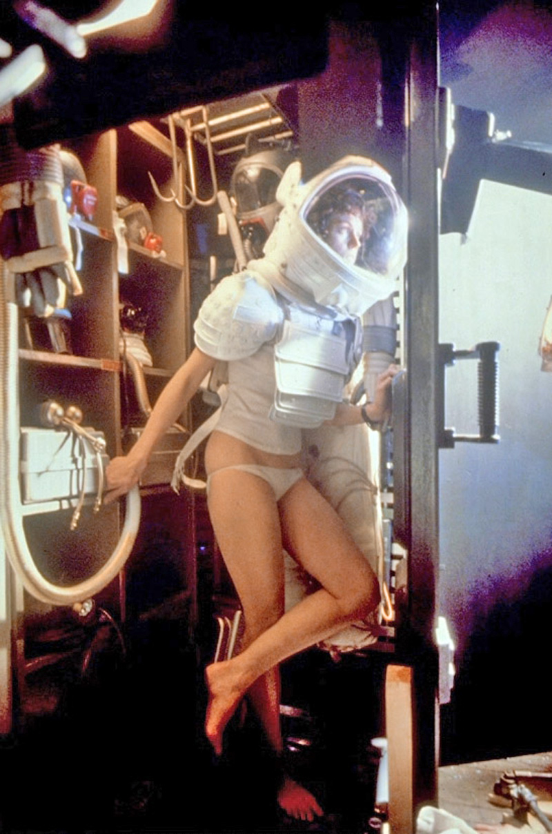 800x1209, 278 Kb / сержант, рипли, Сигурни Уивер, Sigourney Weaver, чужой