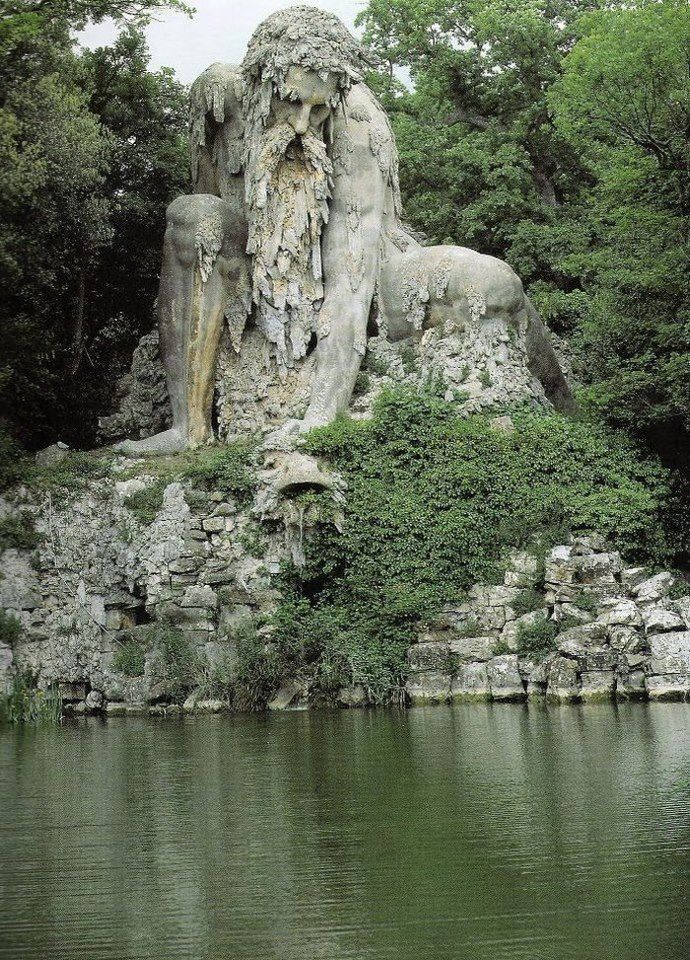 690x960, 226 Kb / вода, камни, статуя, борода