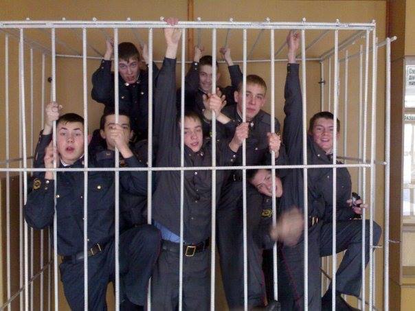 604x453, 46 Kb / полиция, клетка