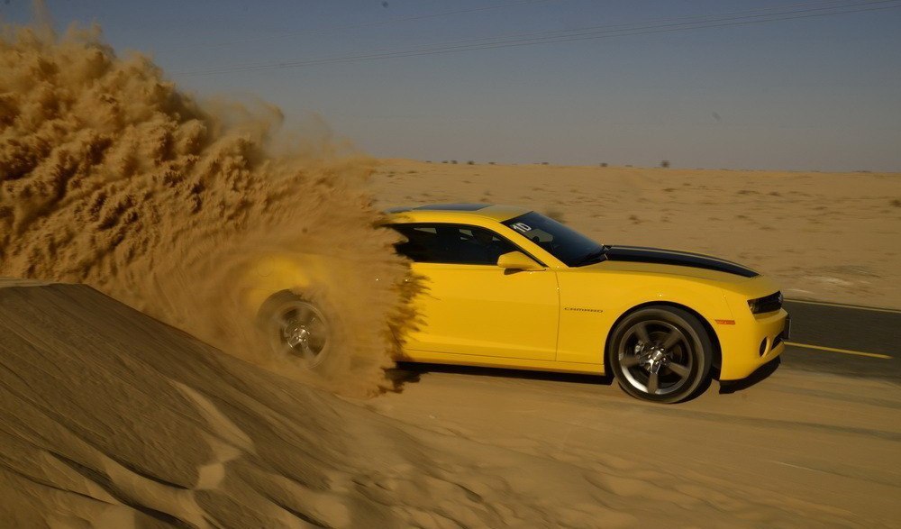 1000x587, 85 Kb / chevrolet, camaro, пустыня, песок, жёлтый, автомобиль