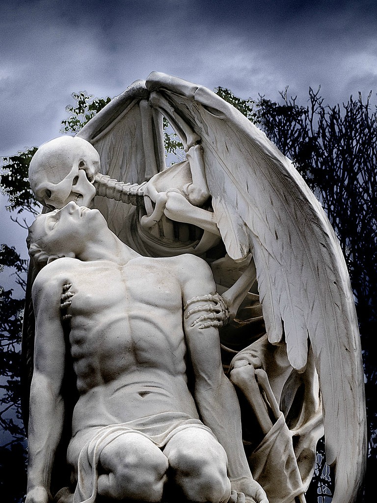 768x1024, 284 Kb / скульптура, смерть, поцелуй