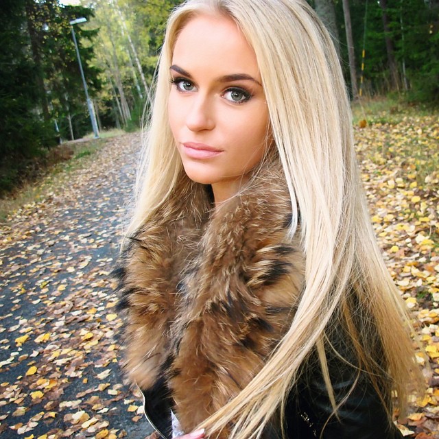 640x640, 153 Kb / Anna Nystrom, осень, деревья, блондинка