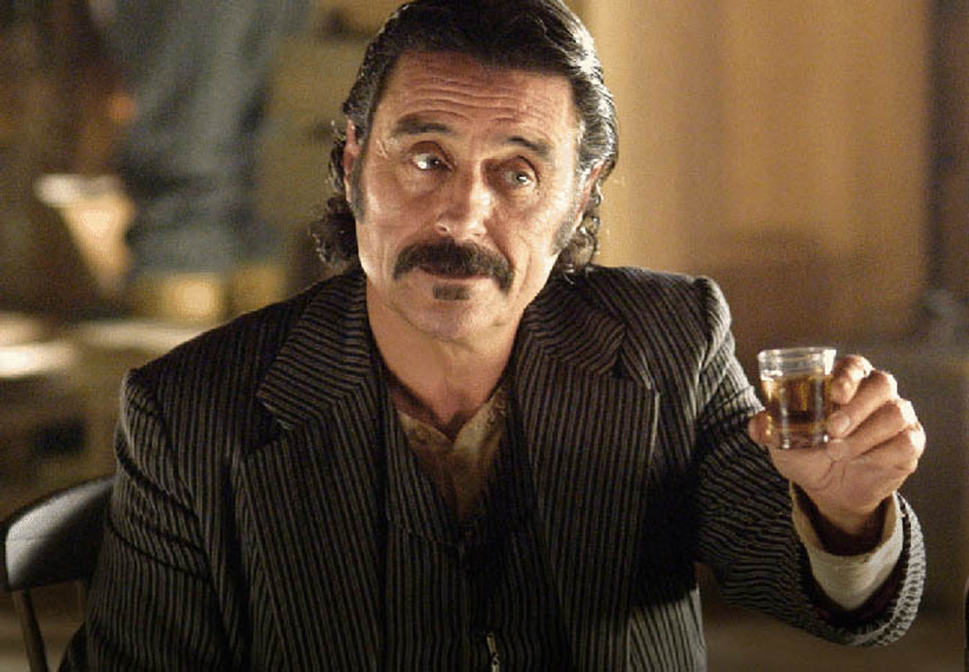 1400x972, 288 Kb / дэдвуд, сериал, рюмка