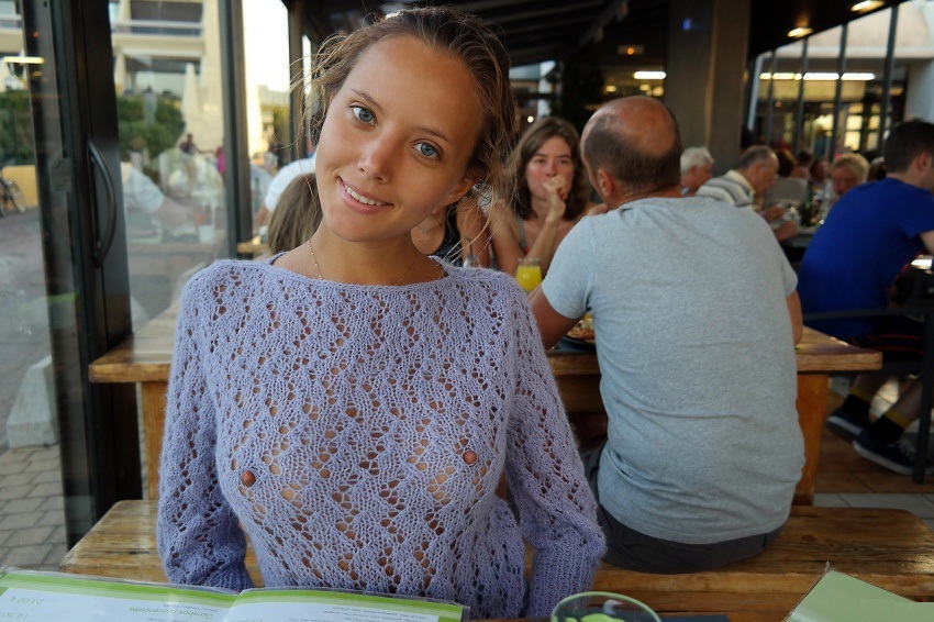 850x566, 192 Kb / Соски, кофта, кафе, меню, Katya Clover, Катя Кловер