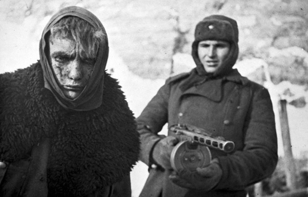 1300x833, 140 Kb / сталинград, немецкий солдат, советский солдат, зима, ппш, ч/б