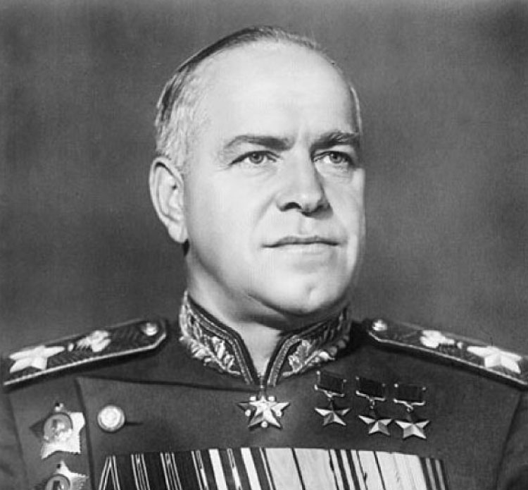 750x695, 69 Kb / жуков, cola