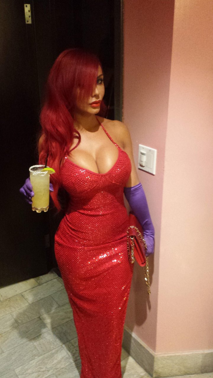 720x1280, 130 Kb / Jessica Rabbit, косплей, платье, перчатки, рыжая, коктейль, чёлка, сумочка