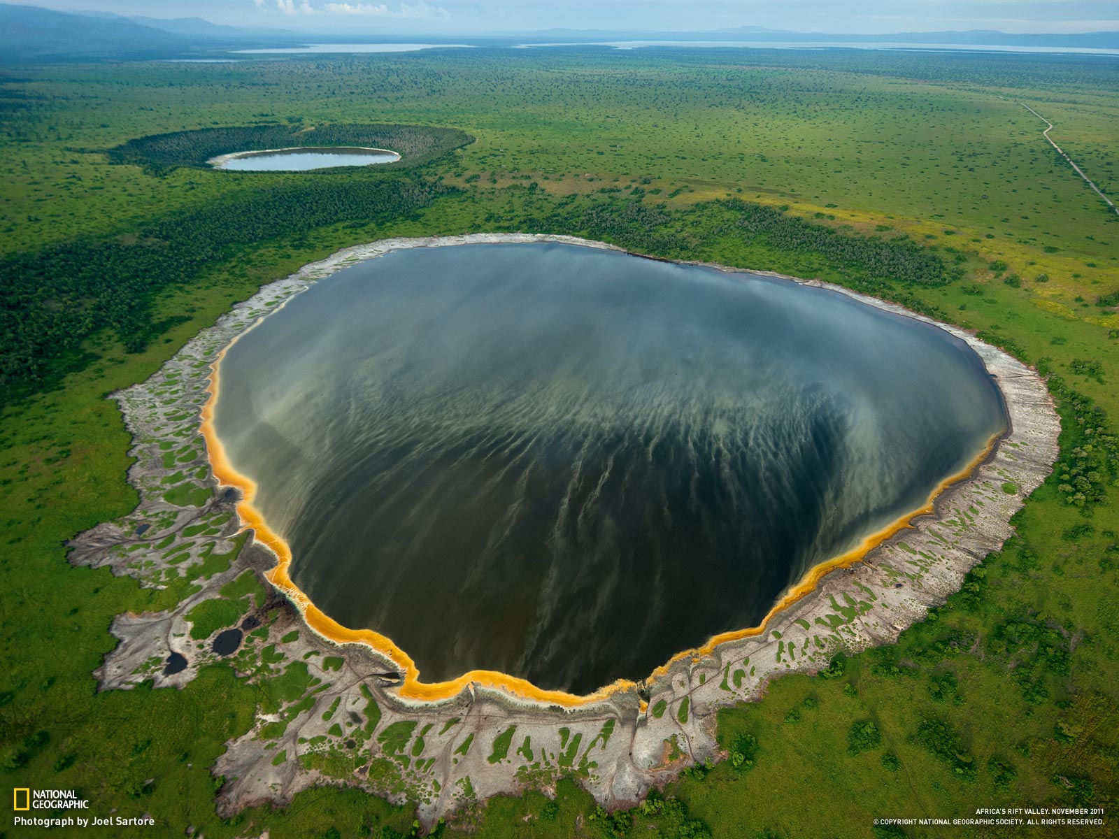 1600x1200, 343 Kb / озеро, кратер, вулкан, рифт, national geographic