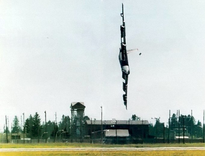 682x520, 47 Kb / B-52, катастрофа,