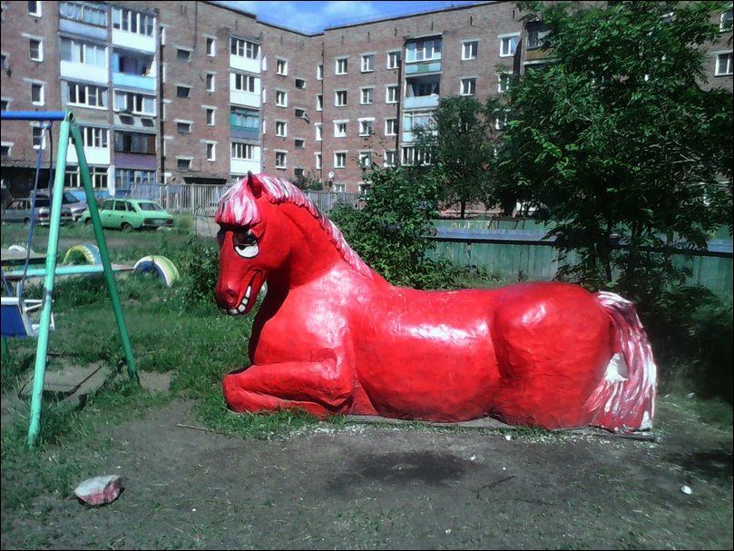 809x607, 130 Kb / Конь, красный